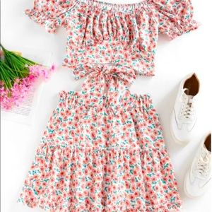 Set of 2 Size juniors small skirt and top